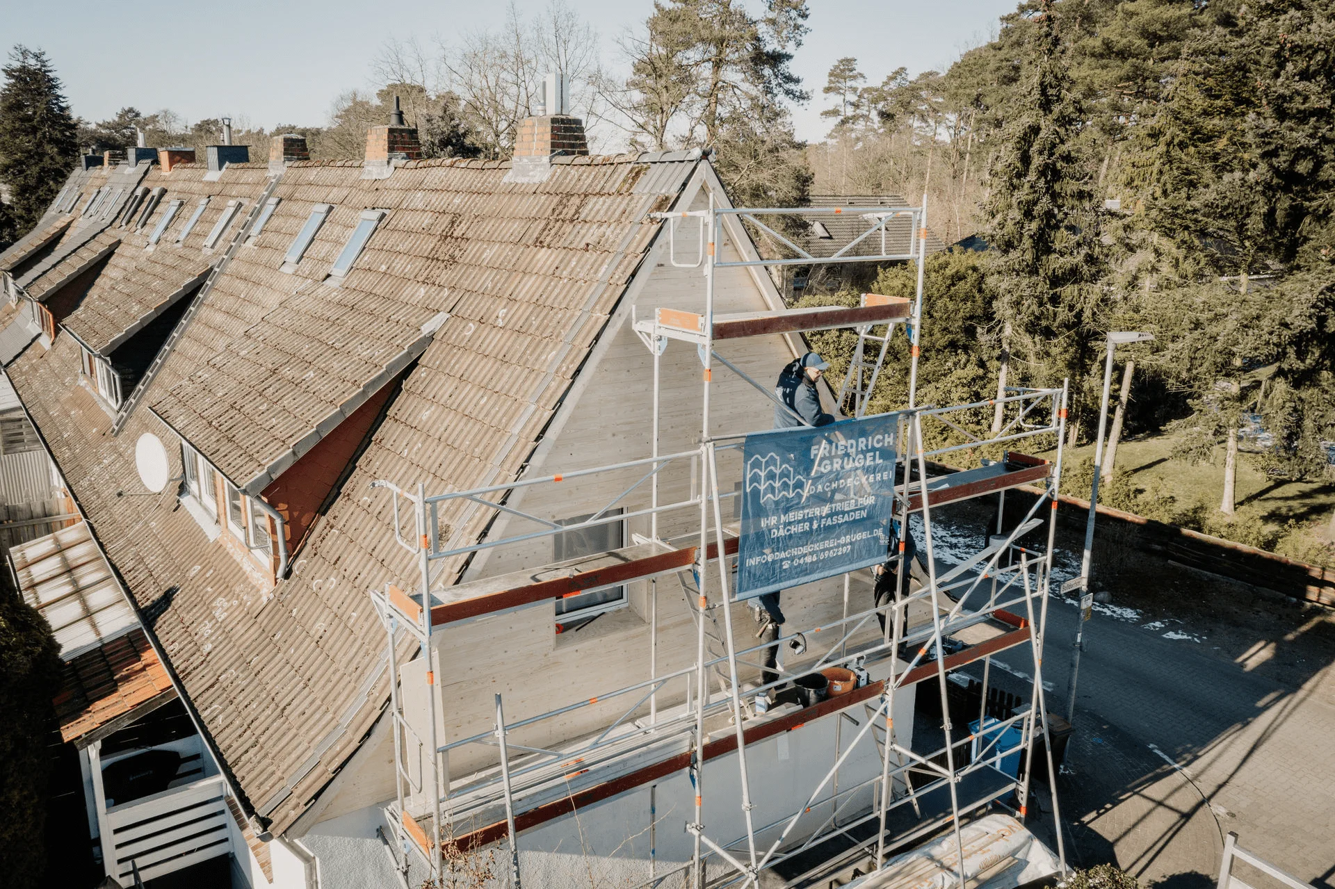 Ein Altbau wird von Dachdeckerei Grugel aus Buchholz Nordheide fachgerecht saniert.